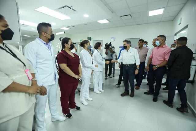 Presidente Cortizo Cohen entrega nueva sala de oncología en el Anita Moreno de Los Santos