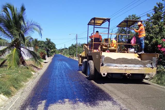 Inician los trabajos de imprimación en las calles internas de Villa Verde en Changuinola