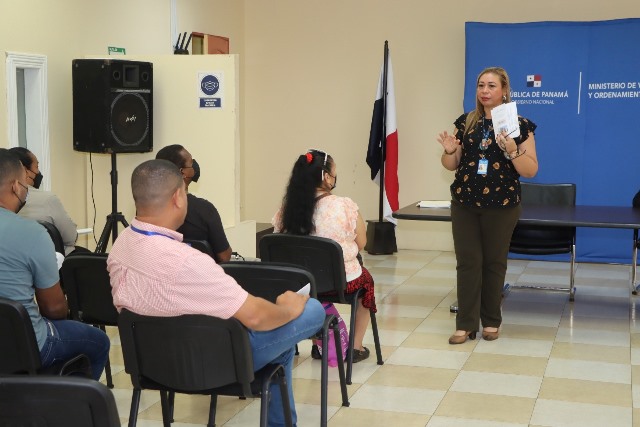 Familias reciben capacitación por entrega de nuevos apartamentos en Ciudad Esperanza