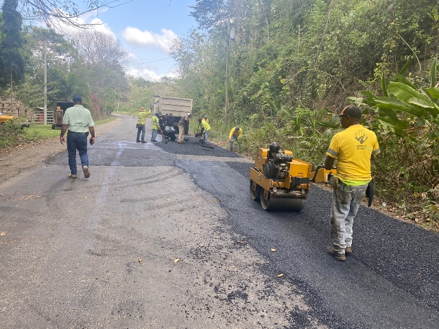 Avanzan trabajos de escarificación y parcheo en  la carretera Panamericana Este desde Cañita hasta Agua Fría