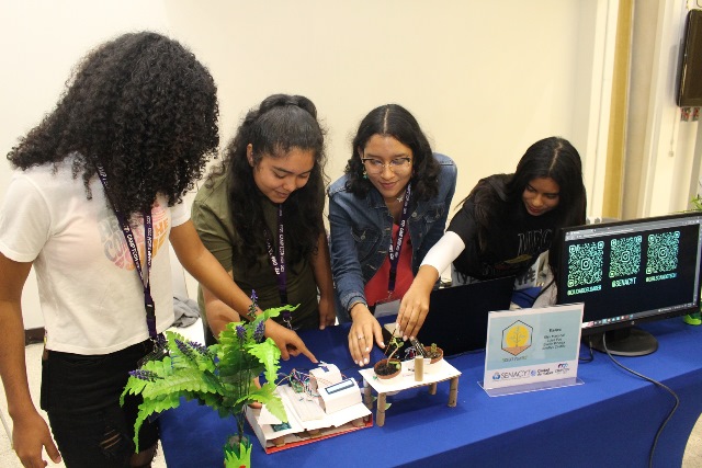 Jóvenes panameñas participan del programa CAMPTECH para desarrollar habilidades técnicas-tecnológicas y liderazgo  