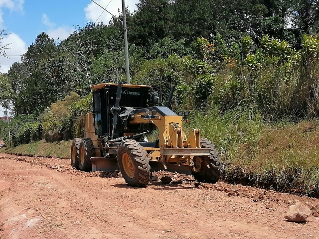 Caminos de producción agropecuarios en los corregimientos de Hurtado y Obaldía en Panamá Oeste son rehabilitados por el MOP