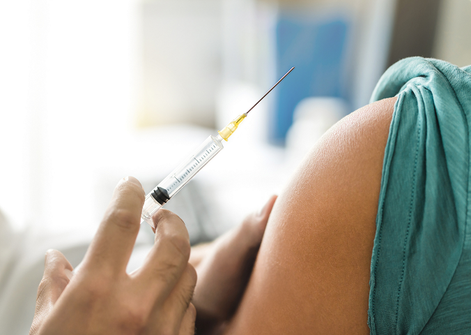 Vacunando a tus hijas puedes protegerlas del cáncer de cuello uterino