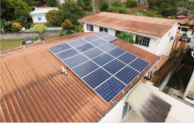 Panamá aumenta este verano la capacidad instalada en paneles solares y estaciones de energía portátiles