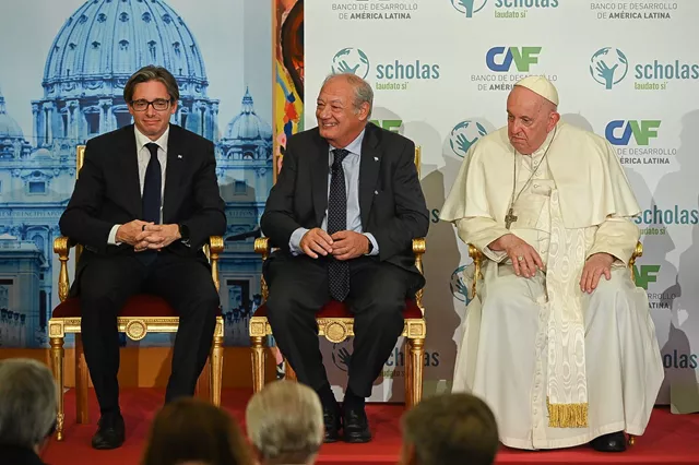 El Papa Francisco cierra el evento de eco-ciudades de CAF y Scholas