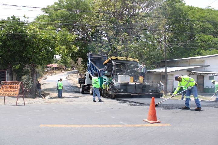 MOP continúa avances del proyecto de rehabilitación de 47 calles que incluyen 6 puentes vehiculares en el distrito de Penonomé