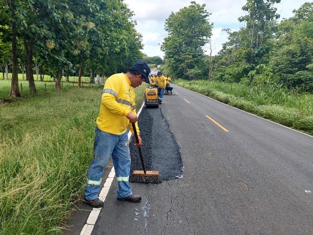 MOP: Jornada de mantenimiento vial avanza con la reparación de vías principales en La Chorrera, Capira y San Carlos