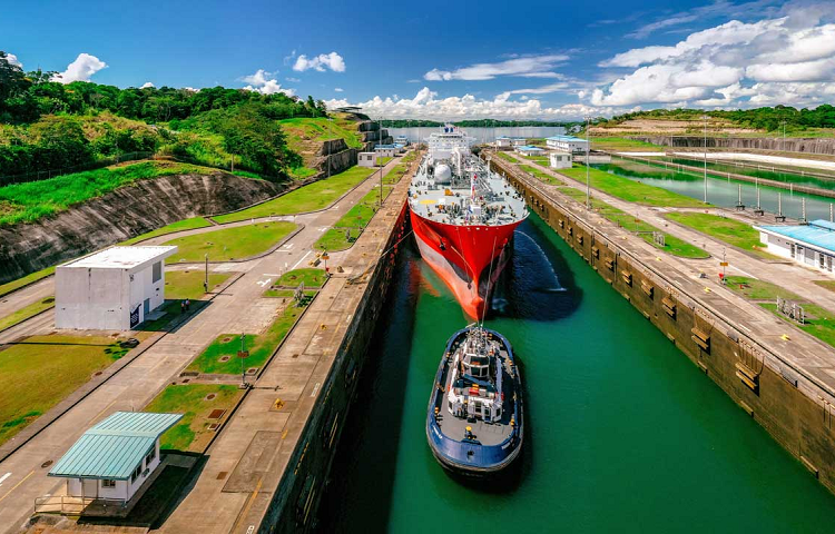 El Canal de Panamá enfrenta una gran demanda de buques