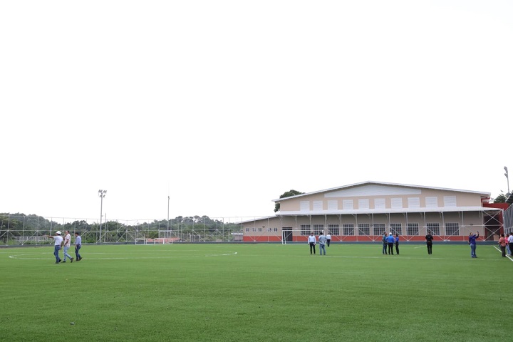 MEDUCA: Escuela José Encarnación Escala casi lista y cancha con medidas FIFA