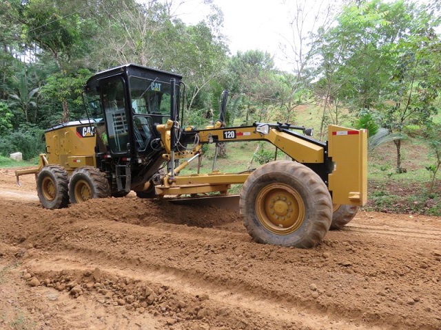 MOP: Avanza el proyecto de caminos de producción en Herrera