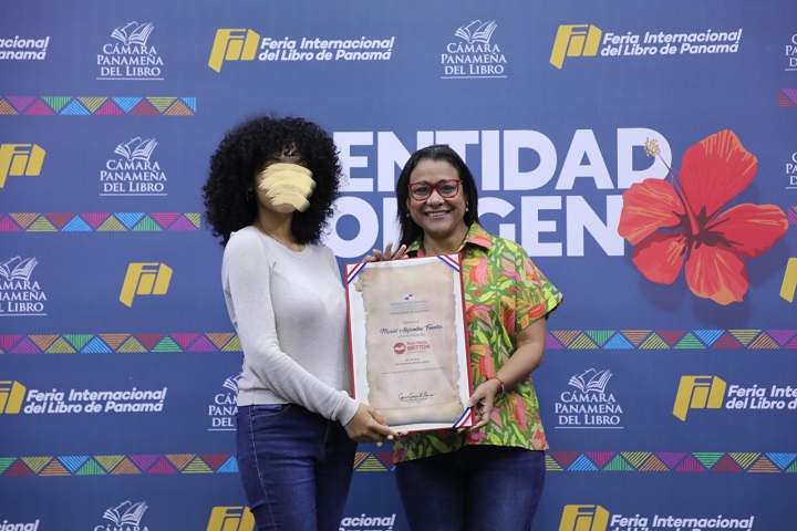 Entregan premios a los ganadores del Concurso Nacional de Cuento Juvenil Rosa María Britton