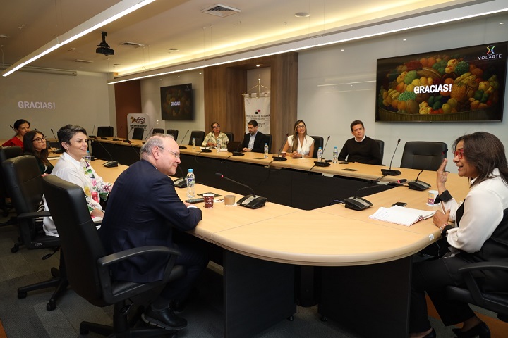 Ministerio de Cultura: Embajador de Colombia en Panamá, visita a la regente cultural del país  