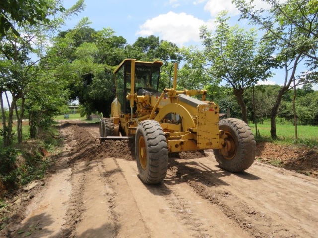 MOP mejora 17 rutas productivas en la provincia de Herrera