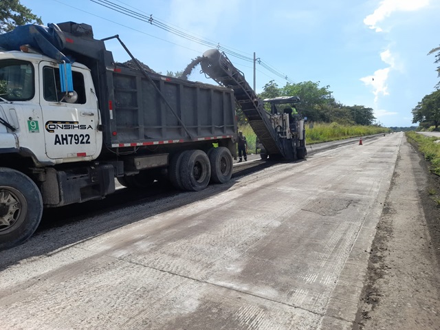 MOP: Trabajos de perfilado de carpeta asfáltica mejoran la Carretera Panamericana en el sector de Las Uvas de San Carlos