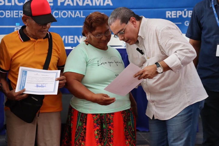 Benefician a 163 familias de Panamá Oeste con lotes y viviendas