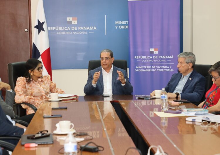 Plantean vivienda sostenible en Panamá durante reuniones con el BID