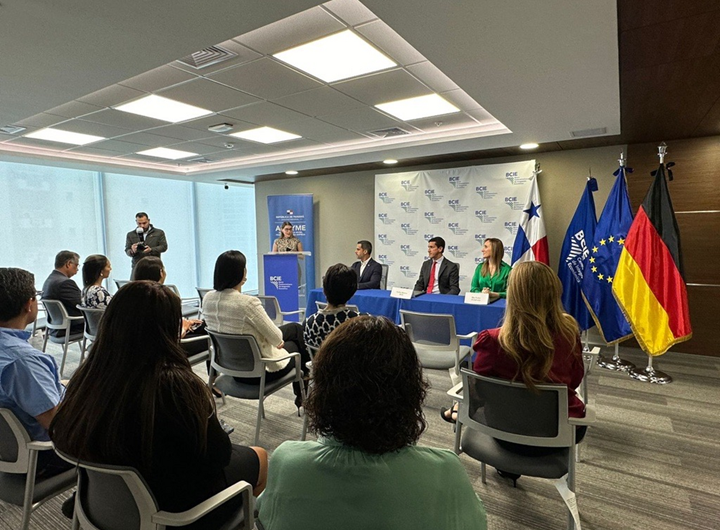 Empoderando mujeres de la comarca Ngäbe Buglé en Panamá mediante la generación y uso de la energía solar