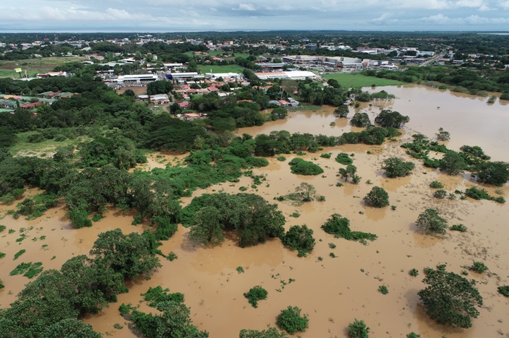 Joven investigador identifica zonas vulnerables a inundación en la cuenca baja del Río La Villa