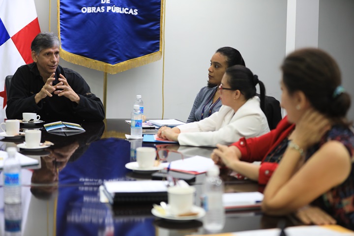 Viceministro Iván De Ycaza recibe a integrantes del Programa de Acceso Universal de Energía, Panamá, Comarca Ngäbe Buglé 