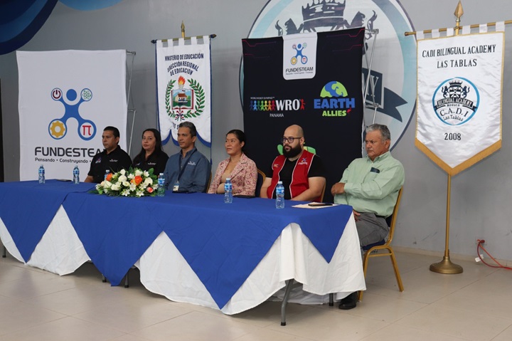 Azuero presentó sus mejores talentos estudiantiles de ciencia y tecnología robótica