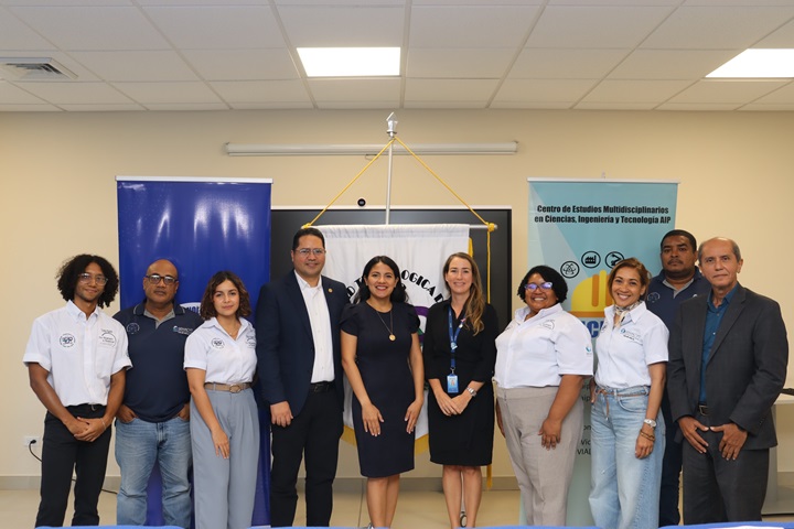 Laboratorio móvil único en la región estudia la calidad del agua para el consumo humano en Tonosí