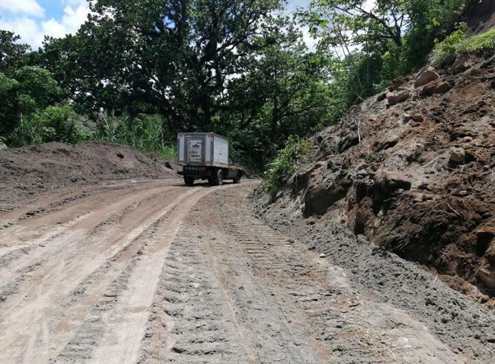 Vías de producción y vado impactado por el sismo en Chiriquí son despejados por la regional del MOP