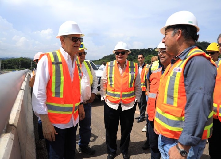 Recorrido de inspección en proyecto Ampliación de la vía Puente de Las Américas – Arraiján, realizo el Ministro de Obras Públicas