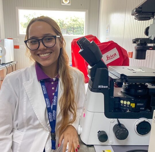 Estudiante panameña de biología ambiental y becaria de la SENACYTes finalista del Global Student Prize 2024