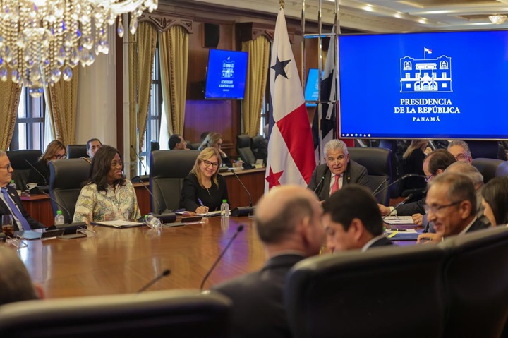 Presidente Mulino Quintero, realizo su primer Consejo de Gabinete