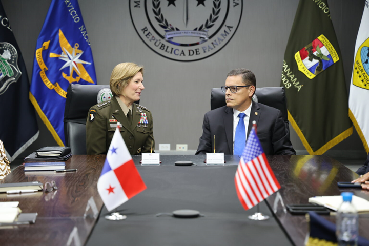 Visita de la comandante del Comando Sur, General Laura Richarson, fortalece la cooperación bilateral en materia de seguridad regional