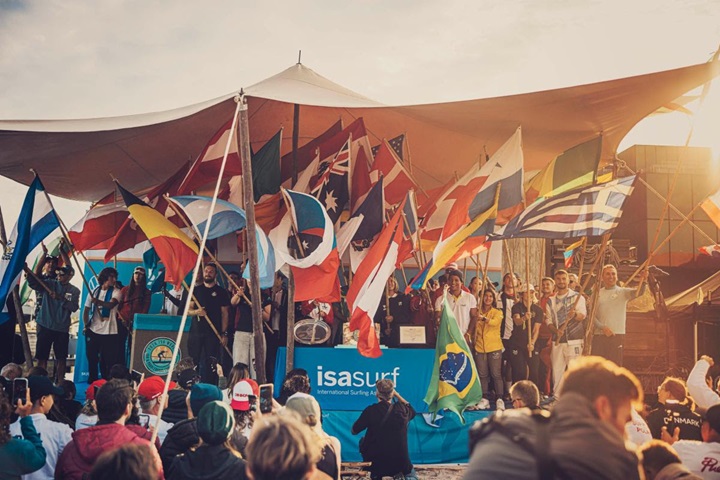 Copenhague les da la bienvenida a los mejores atletas del mundo en la inauguración del 2024 ISA World SUP & Paddleboard Championship