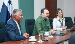 Titular de Comercio e Industria se reúne con CEO de AMD